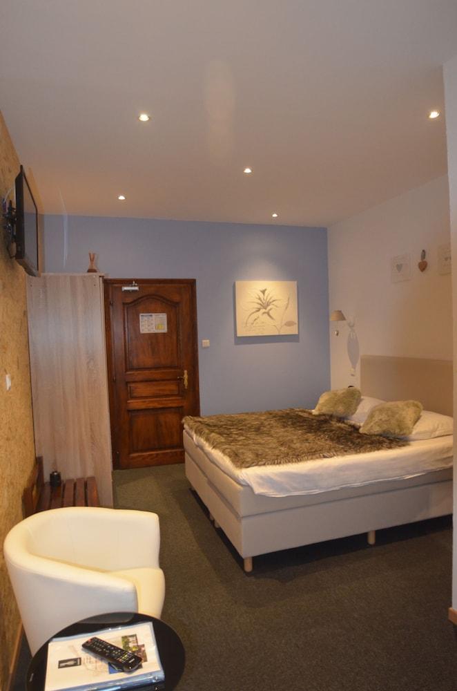 Au Cheval Blanc Hôtel et Restaurant