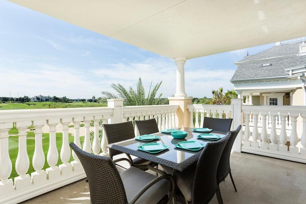 RVH 177 Centre Court Chic