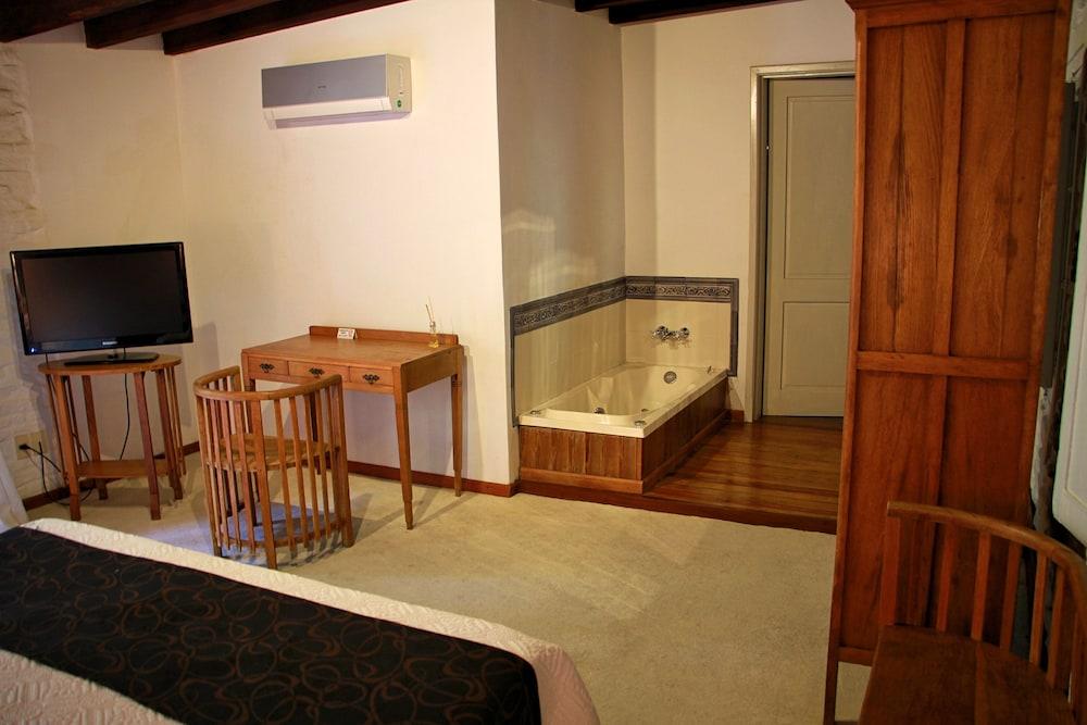 La Manuel Lobo Posada