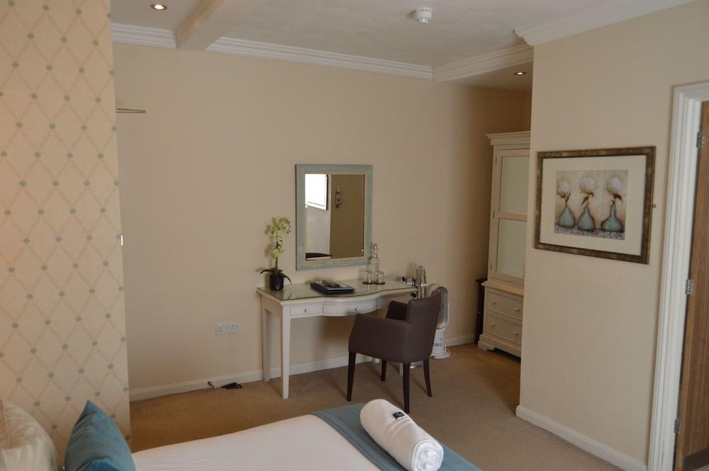 Le Bouchon Brasserie & Hotel