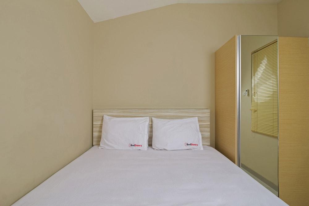 RedDoorz Plus @ Setiabudi Tengah