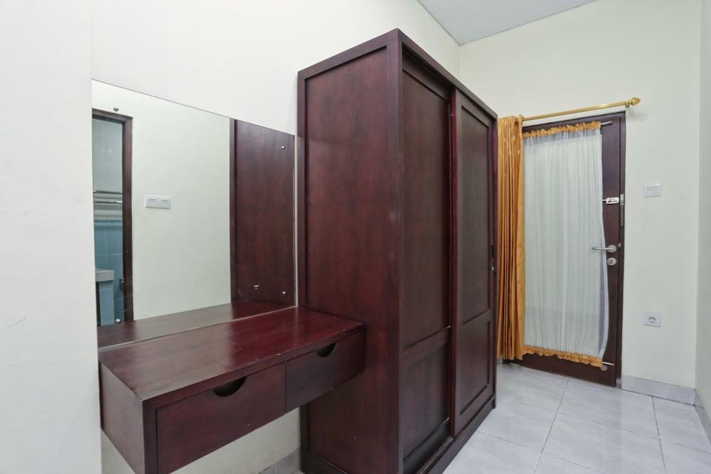 RedDoorz @ Benesari 2