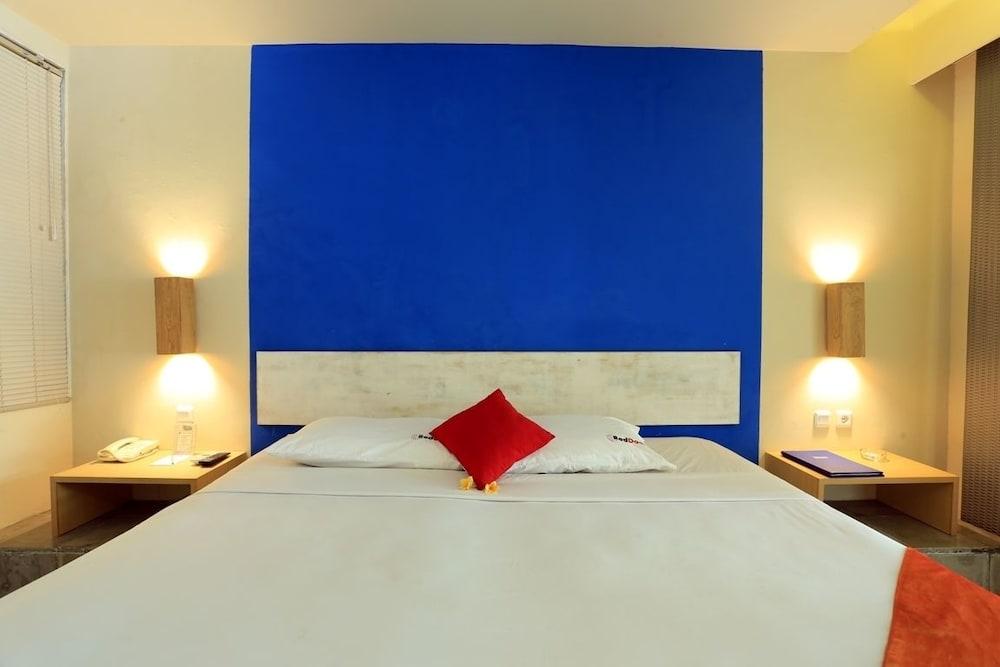 RedDoorz Plus near Kuta Square