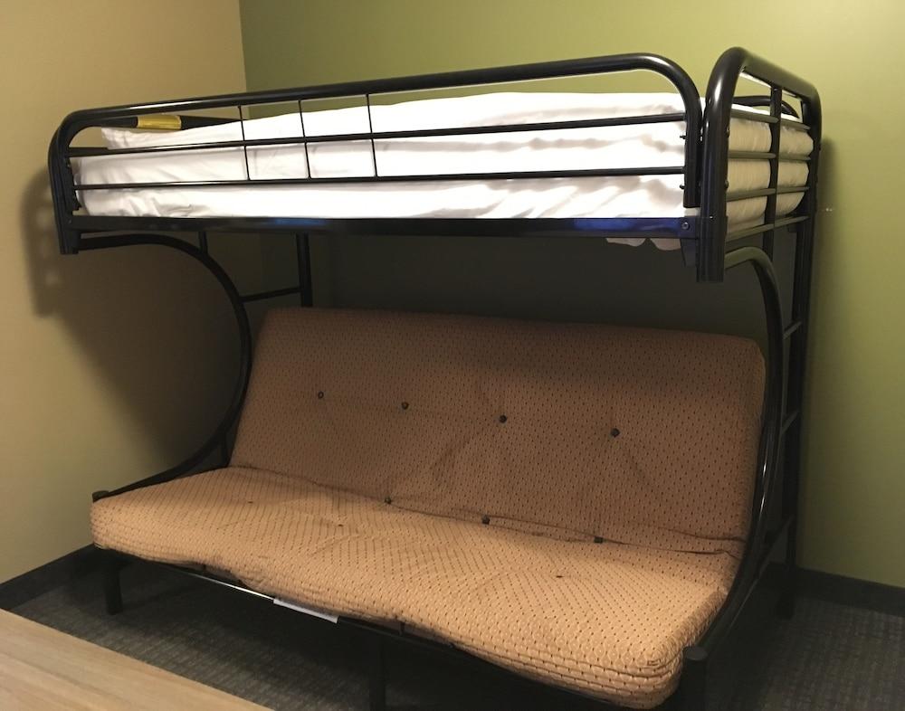 Super 8 by Wyndham Mont Laurier