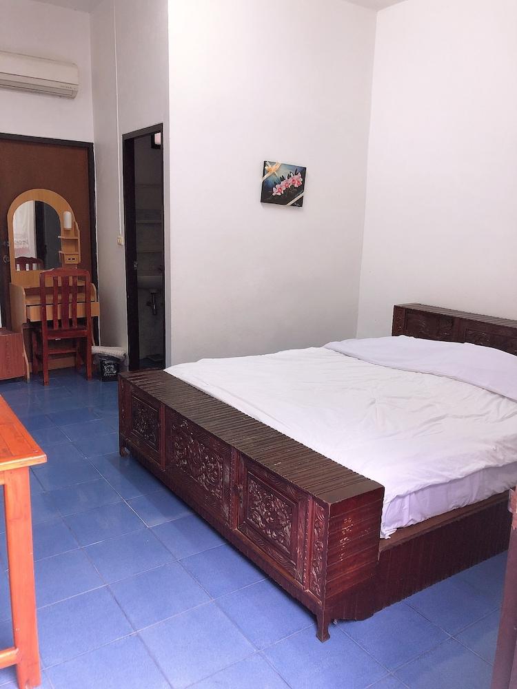 Palm House white building