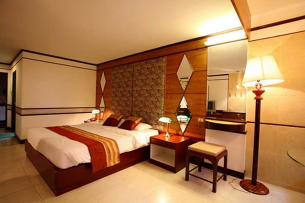 The Pacific Cool Chic