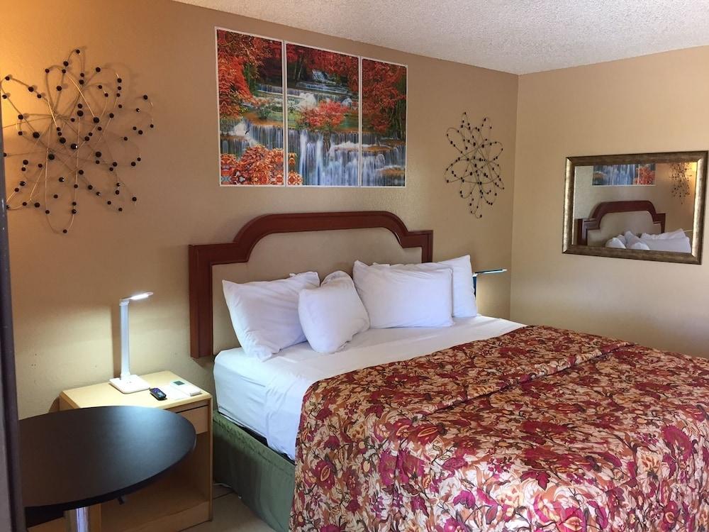 La Siesta Motel & RV Resort