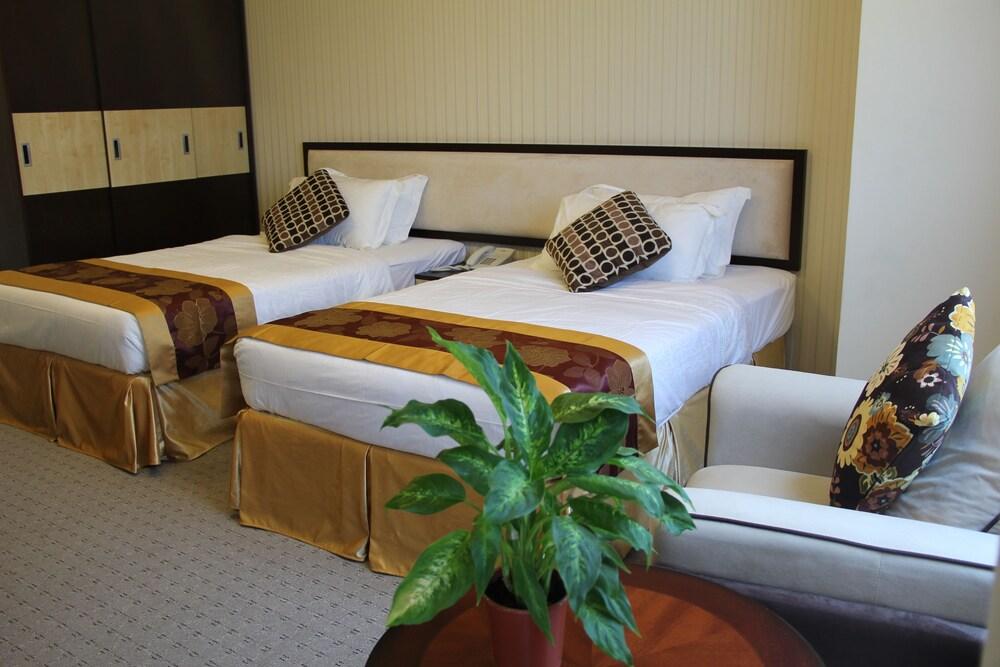 Blue Peninsula Hotel