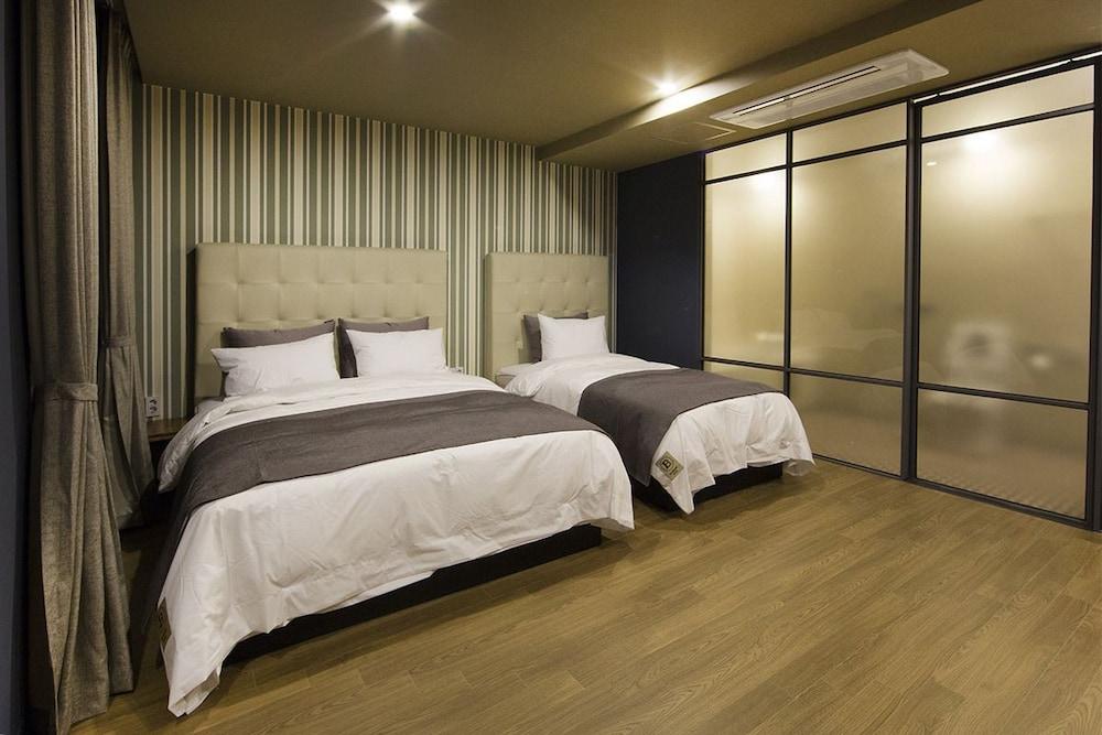 Gimhae Brown Dot Hotel Waterpark