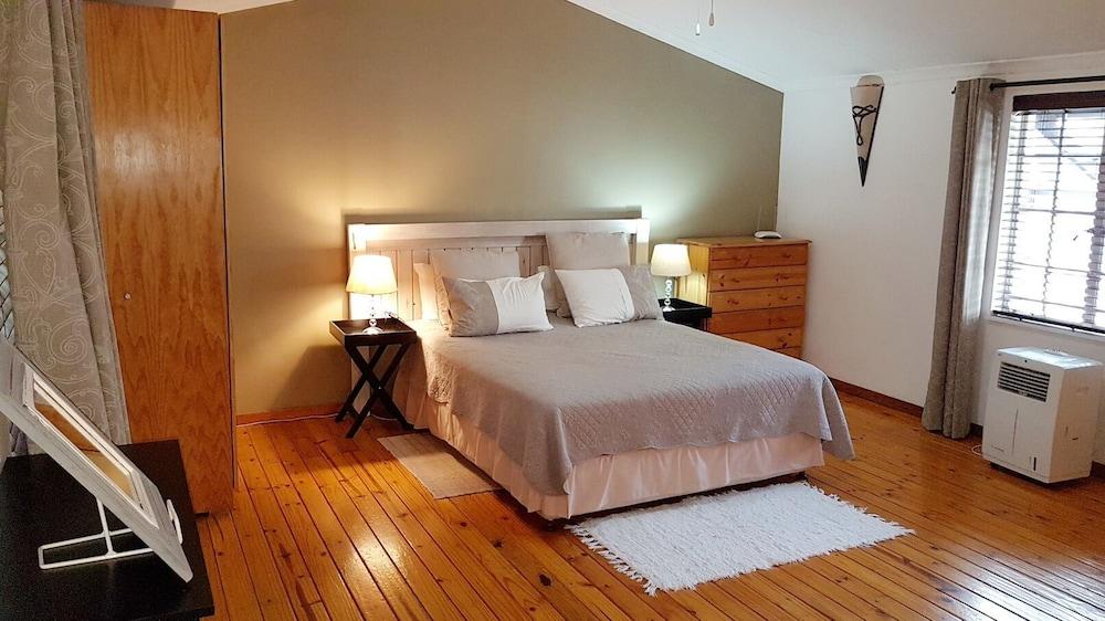 Six Valk Avenue Guest House