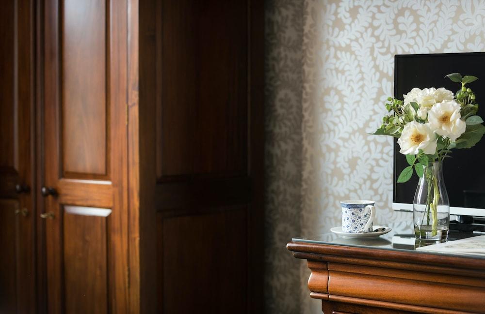 Pinewood Country House