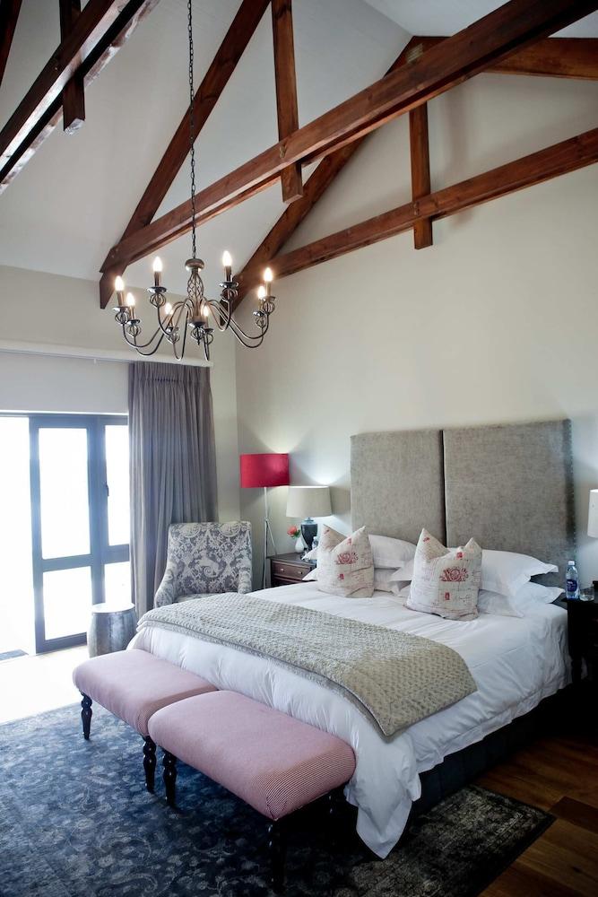 Under Oaks Guesthouse