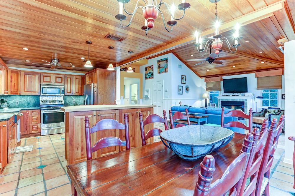 Ocean Ave Spacious Seaside Cottage by RedAwning