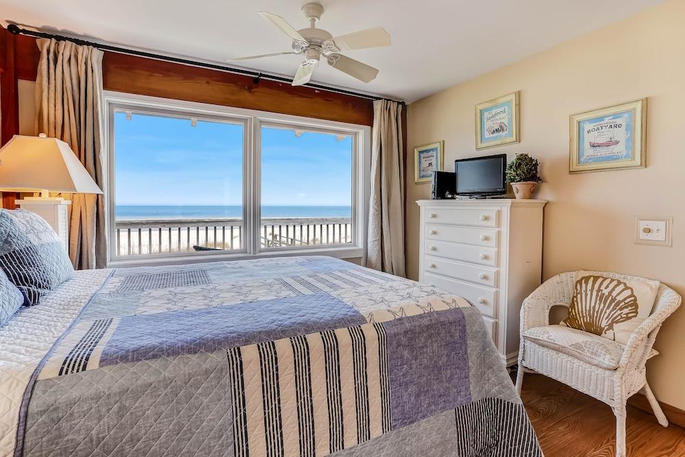 Oceanfront Pet Friendly Unit by RedAwning