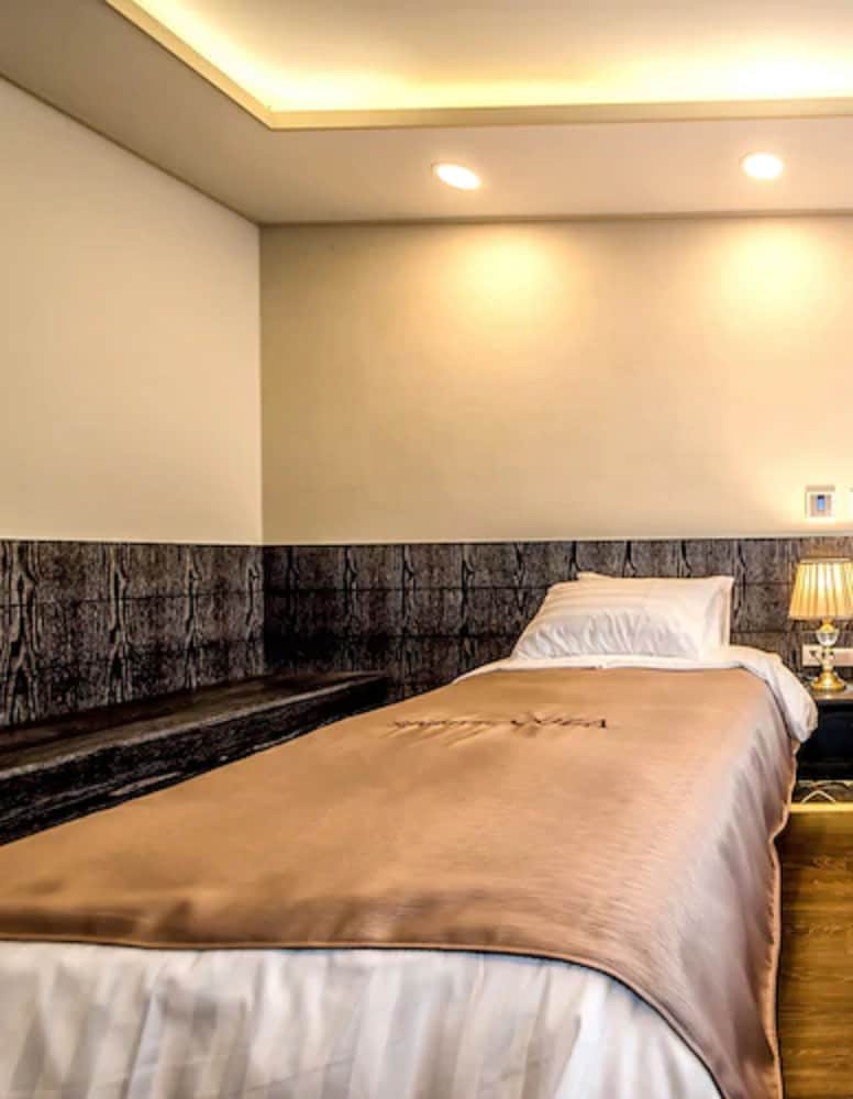 Seawater Spa Hotel Coza