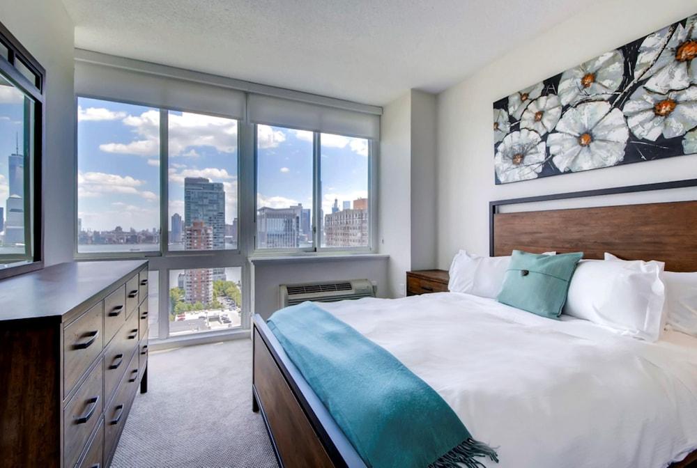 Global Luxury Suites at Newport