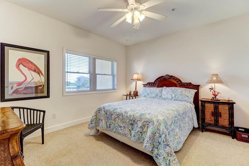 Pet Friendly Condo with Private Parking and Elevator by RedAwning