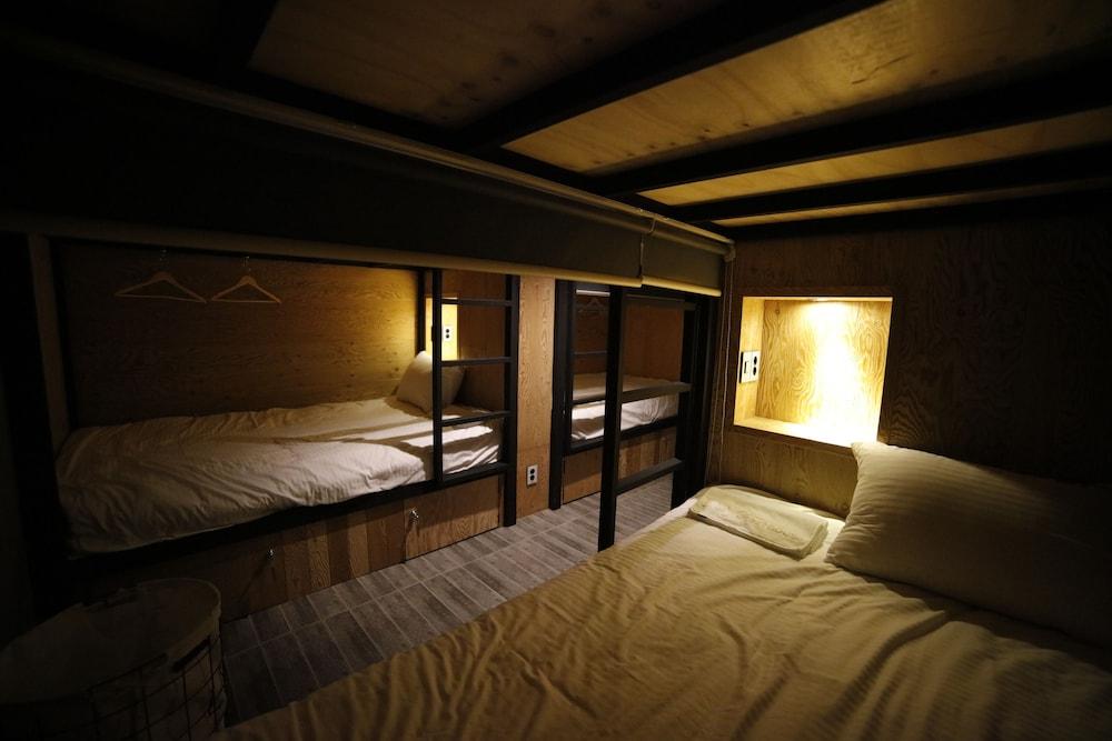 The Bay Guesthouse - Hostel