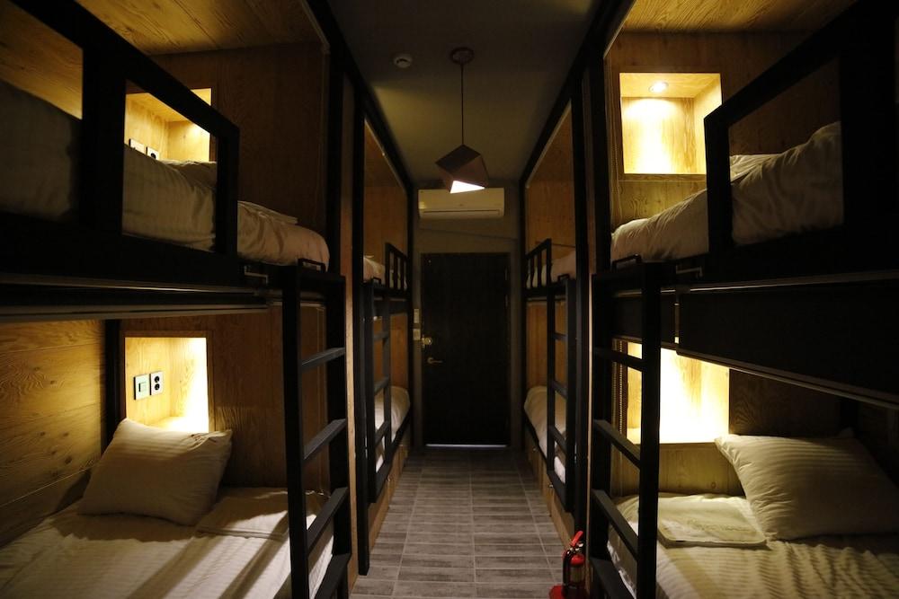 The Bay Guesthouse - Hostel