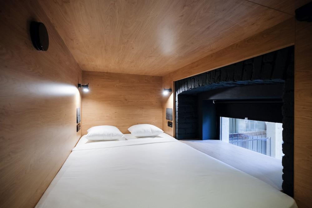InBox Capsule Hotel