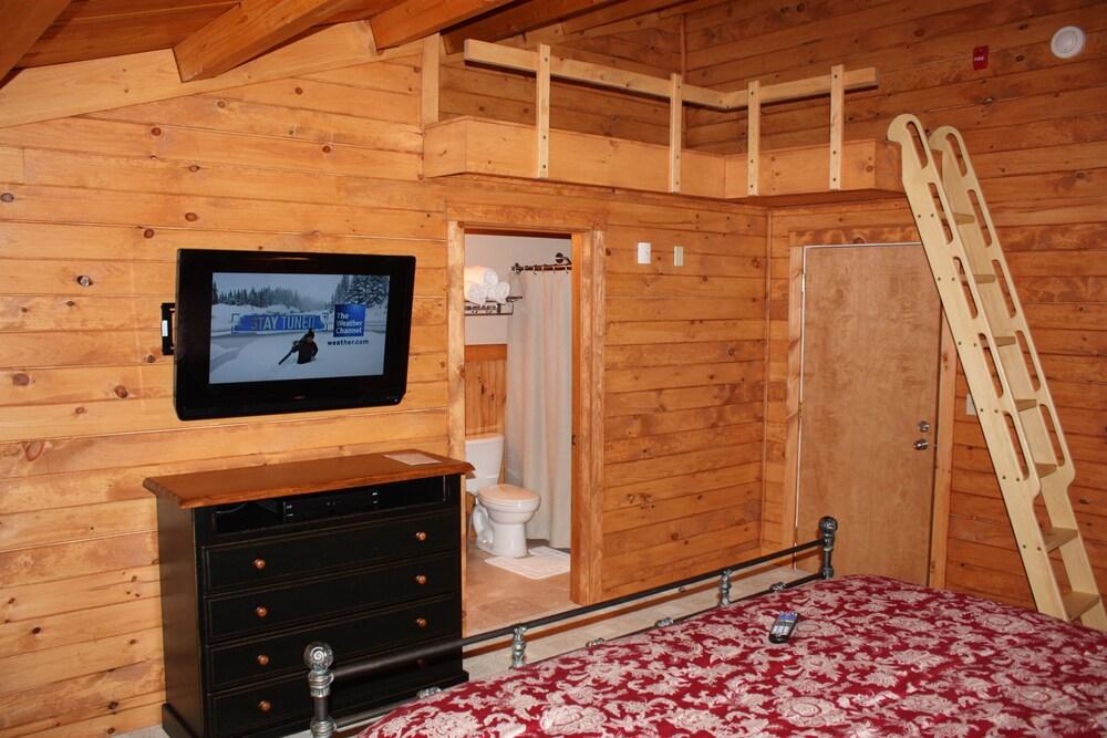 Lake Parlin Lodge & Cabins