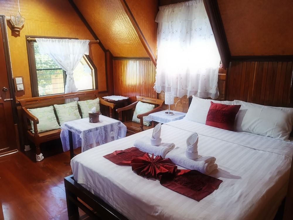 Banphu Montalang Resort