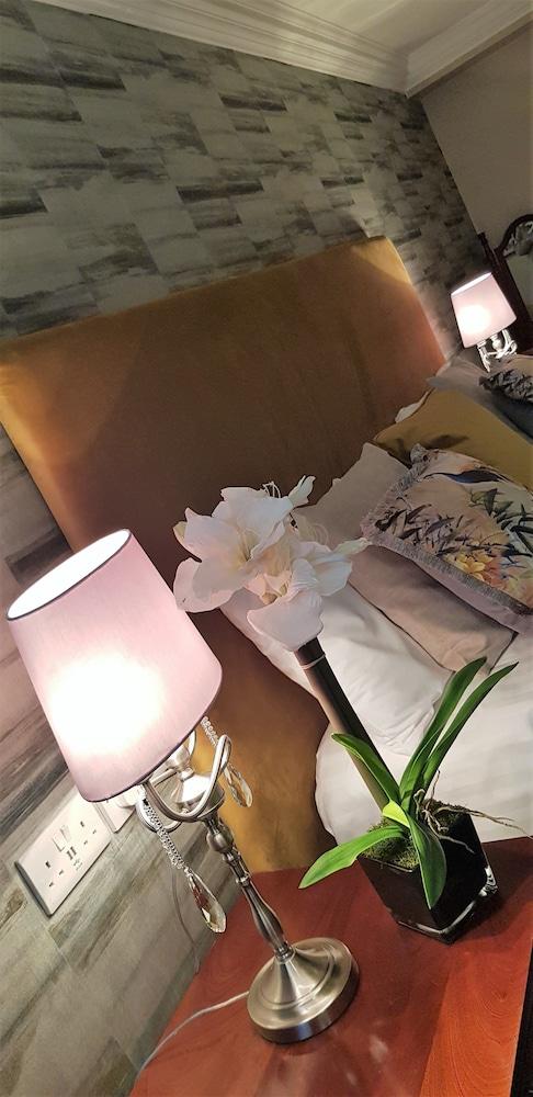 Nesbitt Arms Boutique Hotel