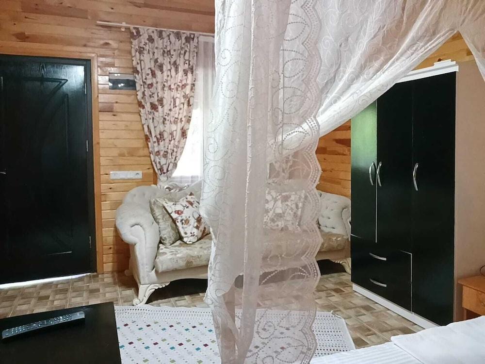 Flora Pansiyon Cirali