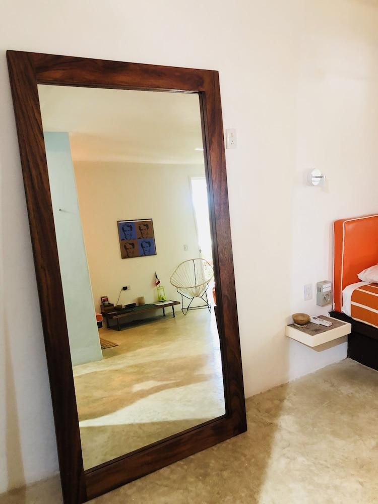 Teetotum Hotel Restaurant Lounge