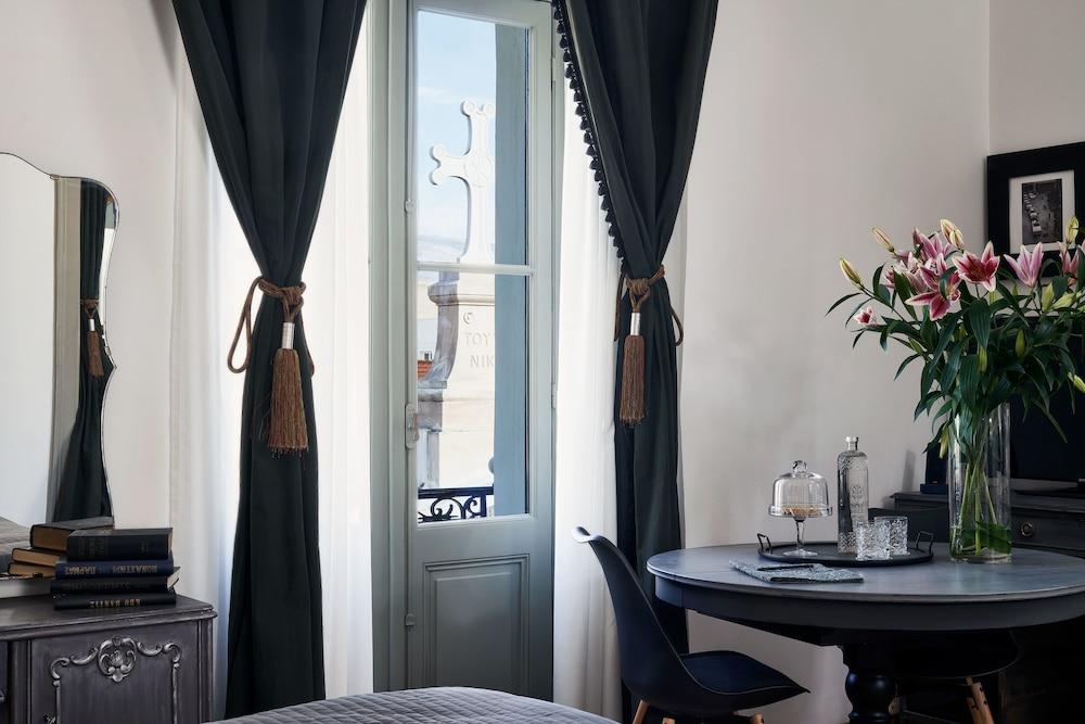 Emporikon Athens Hotel