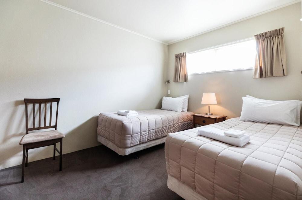 Colonial Court Motor Inn