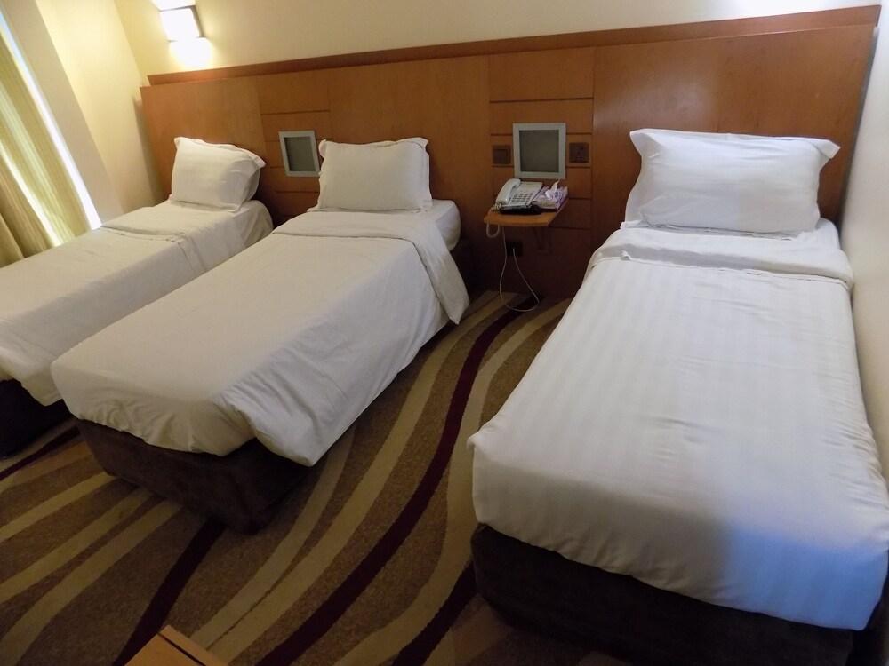 Al Maqam Housing Center