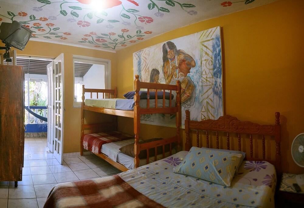 Golfinho Tropical Hostel e Pousada