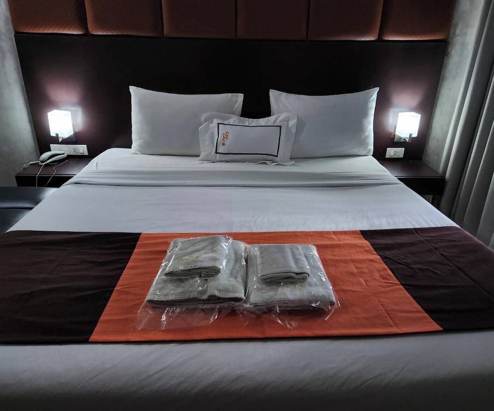 Collection O The Bangkok Cha Cha Suite