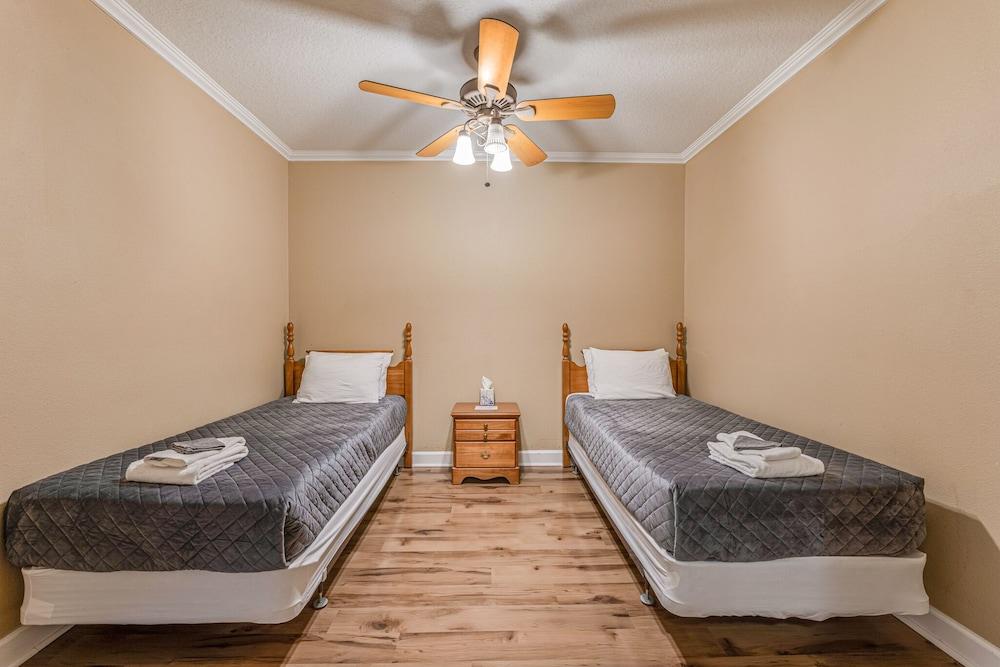 The Chassahowitzka Hotel