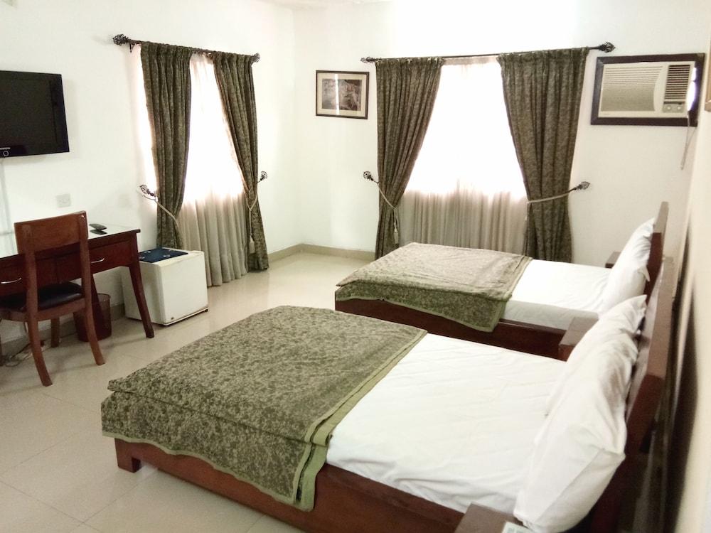 Indigo Hotel Restaurant & Bar