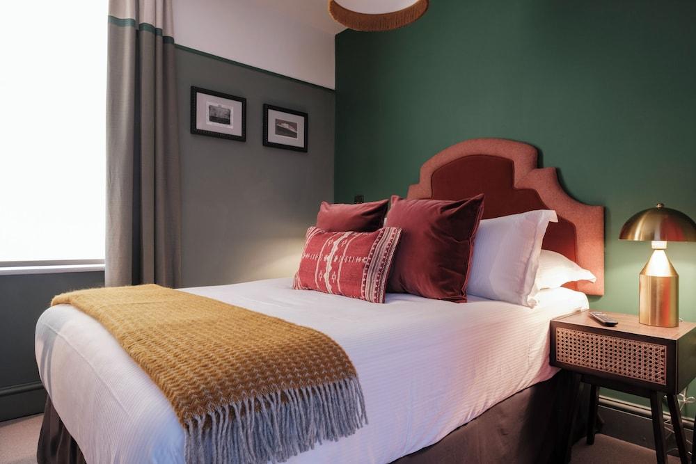 The White Star Tavern