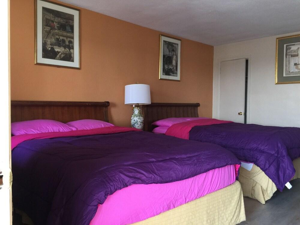 Pelican Inn and Suites