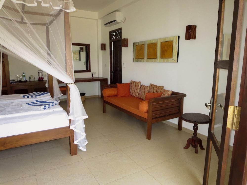 Lanka Beach Bungalows