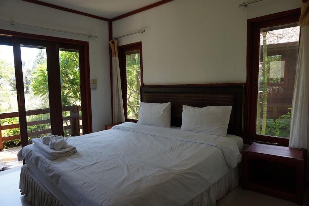 Nakhaburi Hotel & Resort