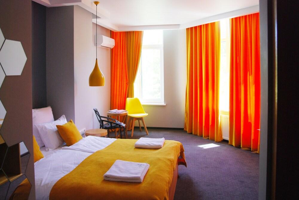 Beehive Hotel Odessa