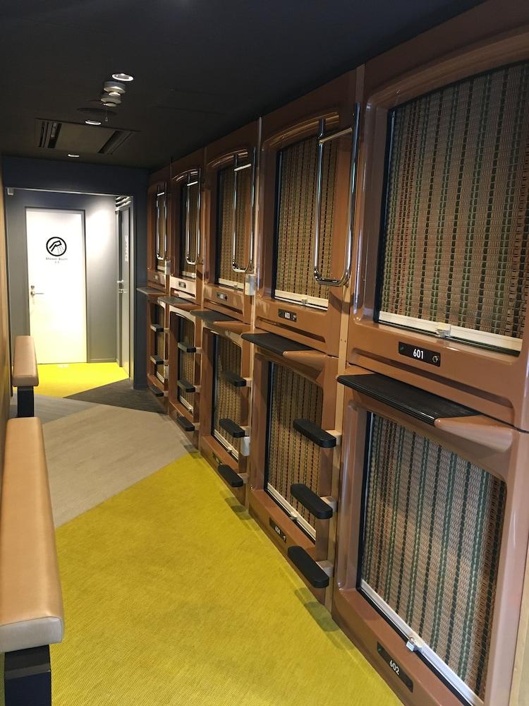 Booth Net Cafe & Capsule