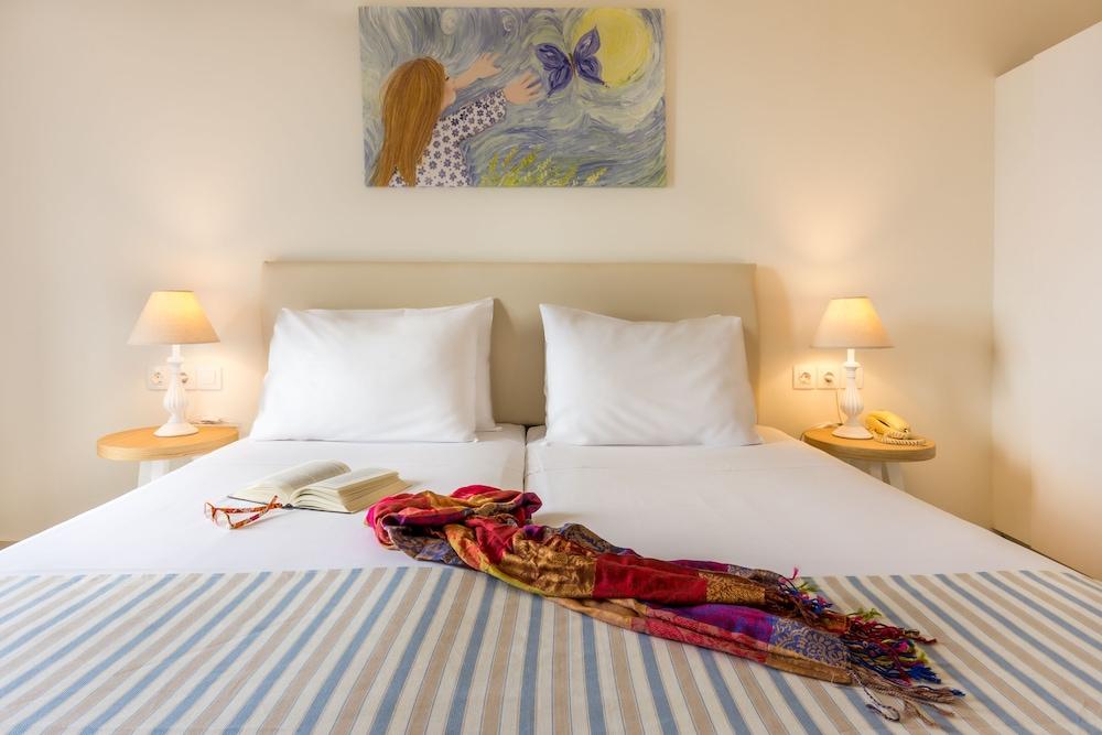 Vasia Ormos - Adults Only