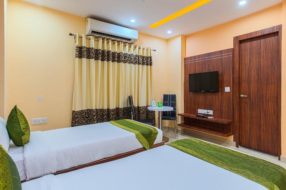 Treebo Globe International, Near Kalighat Mandir