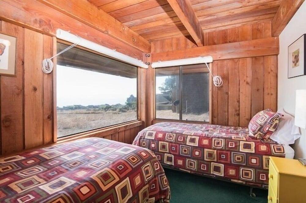 Holmes 3 Br home by RedAwning