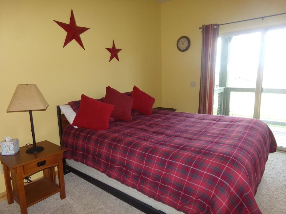 Anemone Townhome 3 Bed 3 Bath