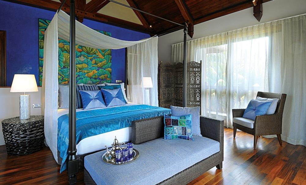 Sankhara Beachfront Villas