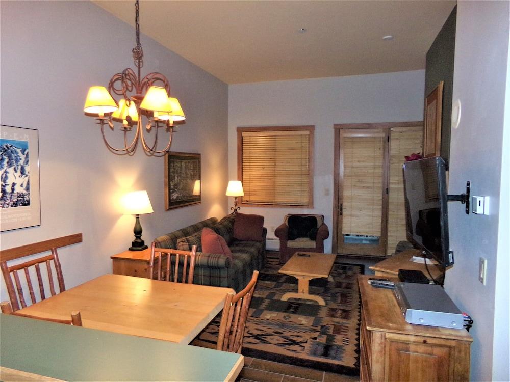 Arapahoe Lodge 1 Bed 1 Bath B