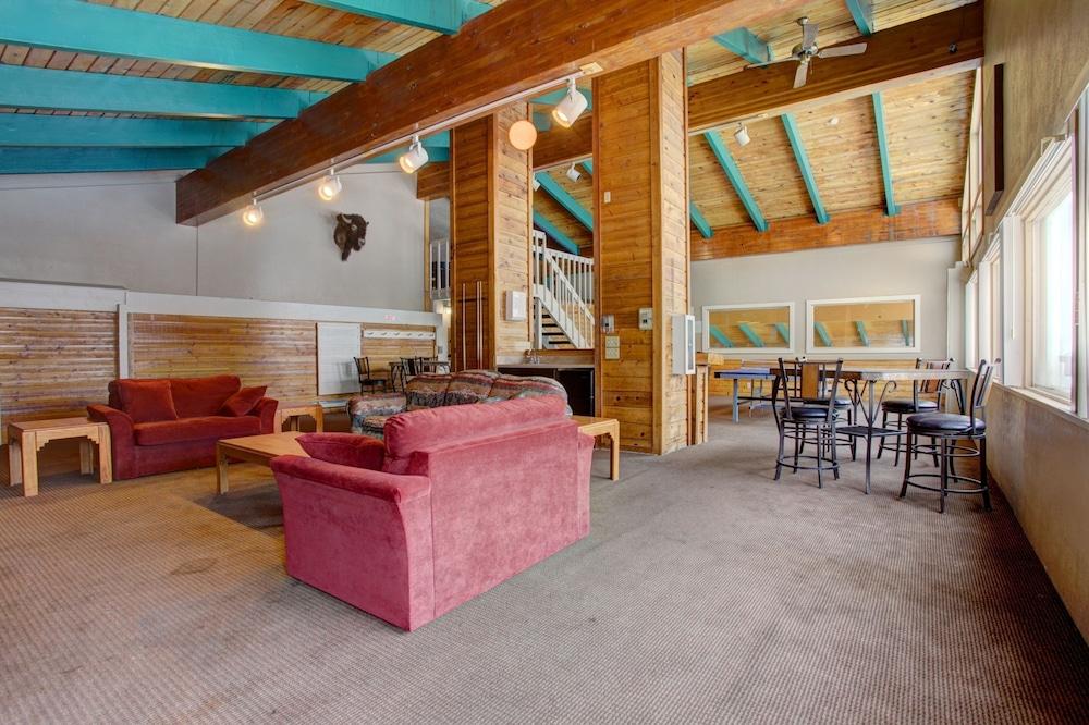 B-101 Buffalo Ridge 2 Bedroom Condo by RedAwning