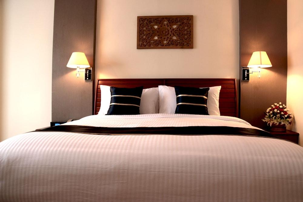 Eastern Palace Hotel